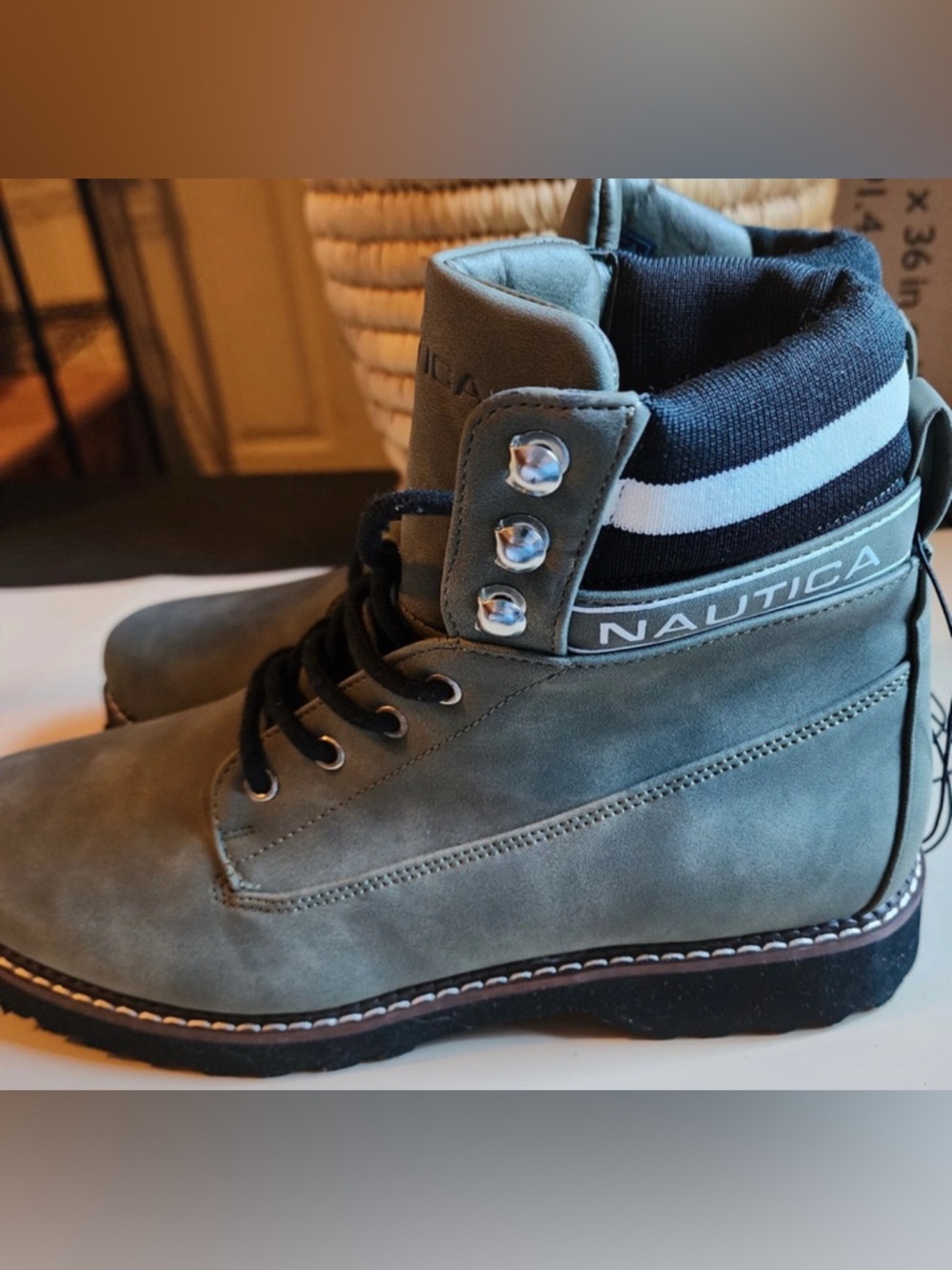 NEW-10 Men’s Y2K Nautica Gray Blue Lace-Up Boots with Navy & White Knit